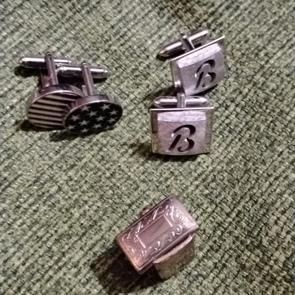 Elegant Silver and Black Cufflinks Sets(7)